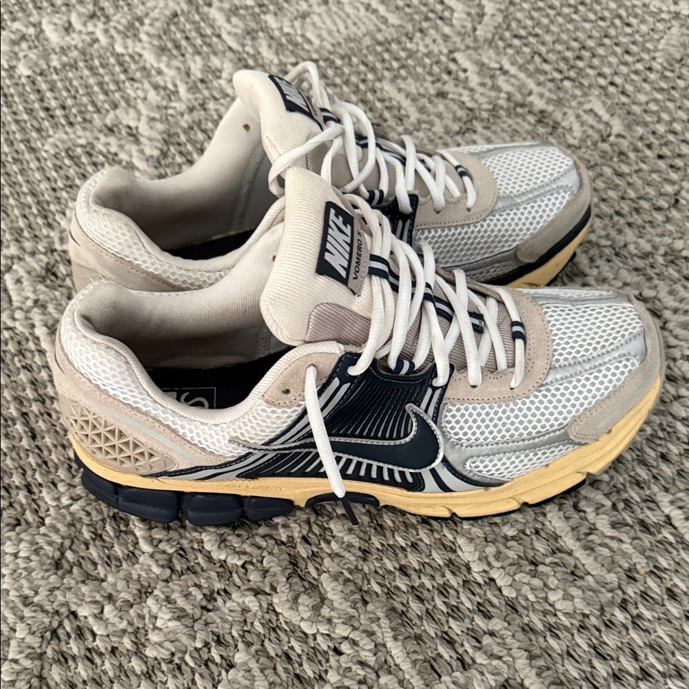 Nike Vomero 5
